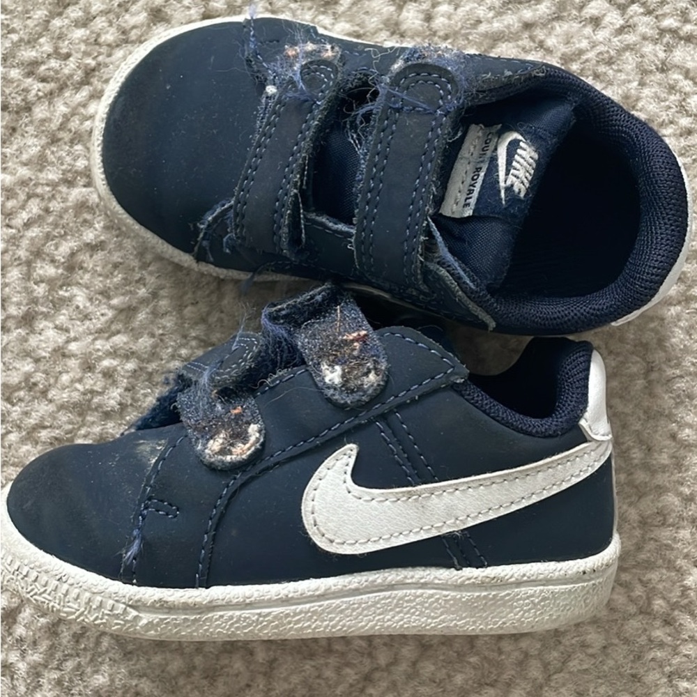 Nike toddler Navy and White Sneakers